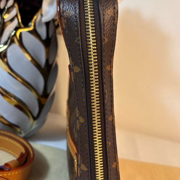 Beautiful Louis Vuitton Soft Trunk Monogram Messenger - Picture 3 of 16